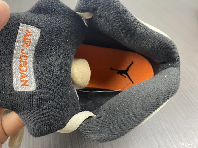 Jordan Orange Retro Total DC1060-100 5 0723